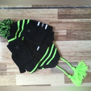 Knit Pom Pom Hat w globes , waterproof, no tag never use